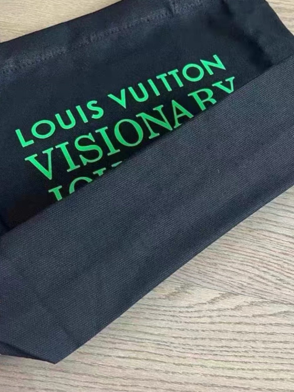 L V Gift Tote - Picture 4 of 5